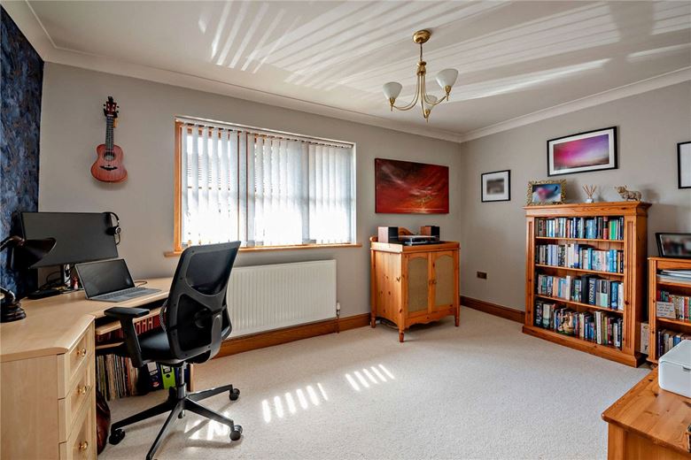 4 bedroom bungalow, Peasemore, Newbury RG20 - Available