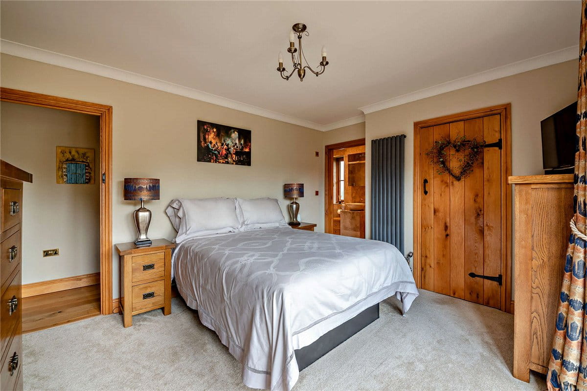 4 bedroom bungalow, Peasemore, Newbury RG20 - Available