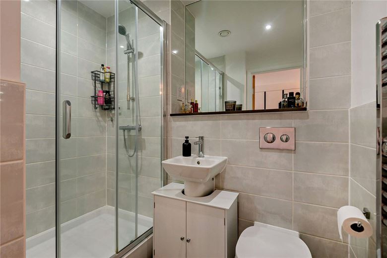 2 bedroom flat, Racecourse Road, Newbury RG14 - Available