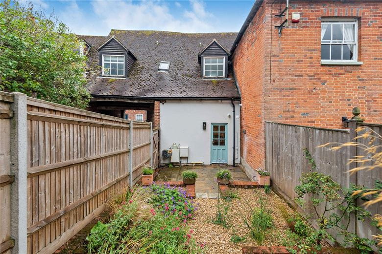 3 bedroom house, Phoenix Court, Kingsclere RG20 - Available