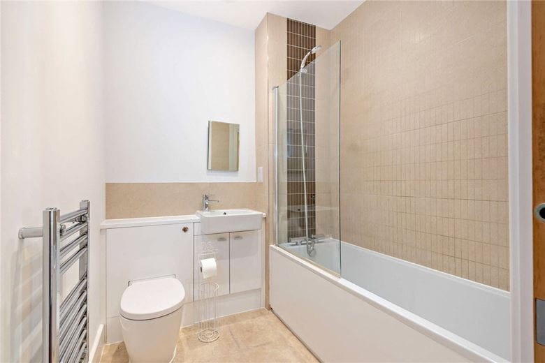 1 bedroom flat, Kelvin Road, Newbury RG14 - Available