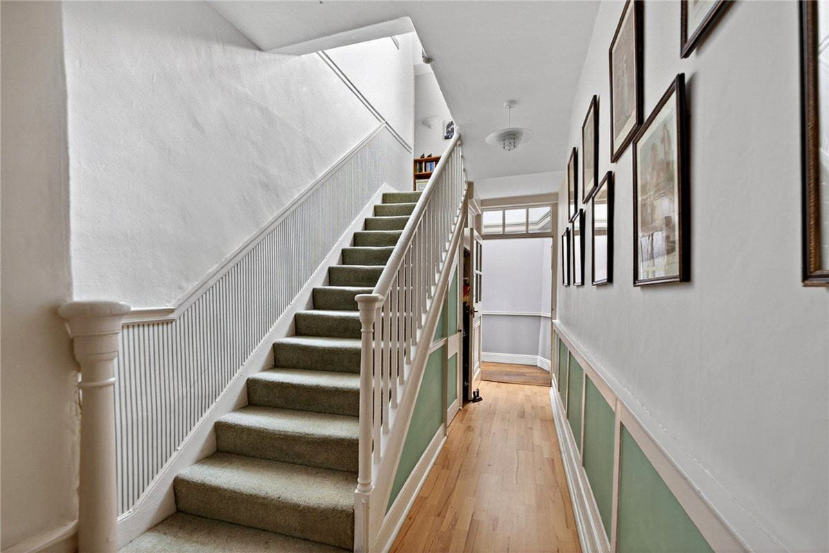 7 bedroom house, Bridge Street, Hungerford RG17 - Available