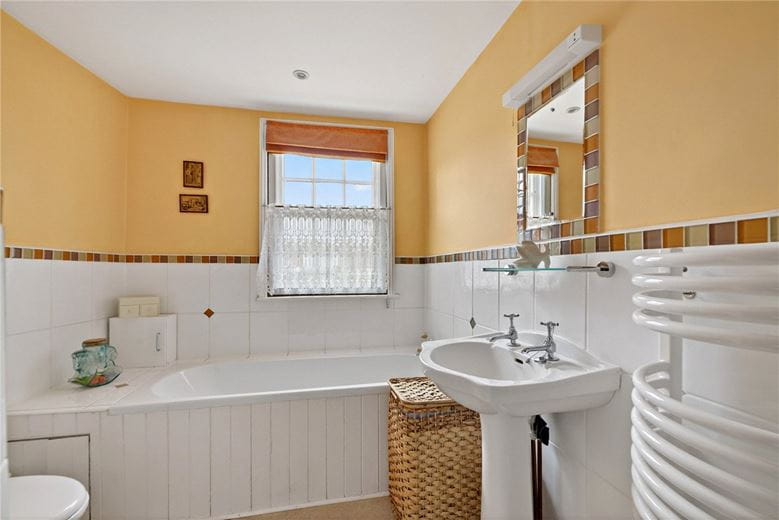 7 bedroom house, Bridge Street, Hungerford RG17 - Available