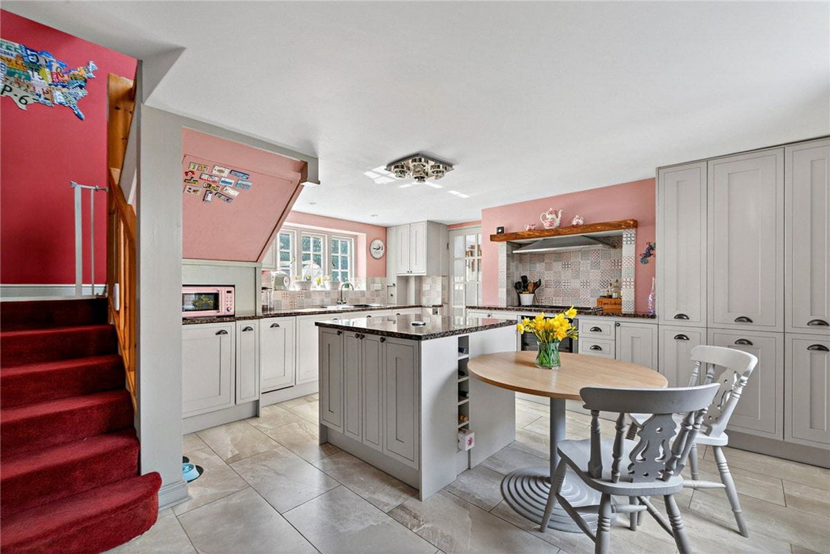 7 bedroom house, Bridge Street, Hungerford RG17 - Available