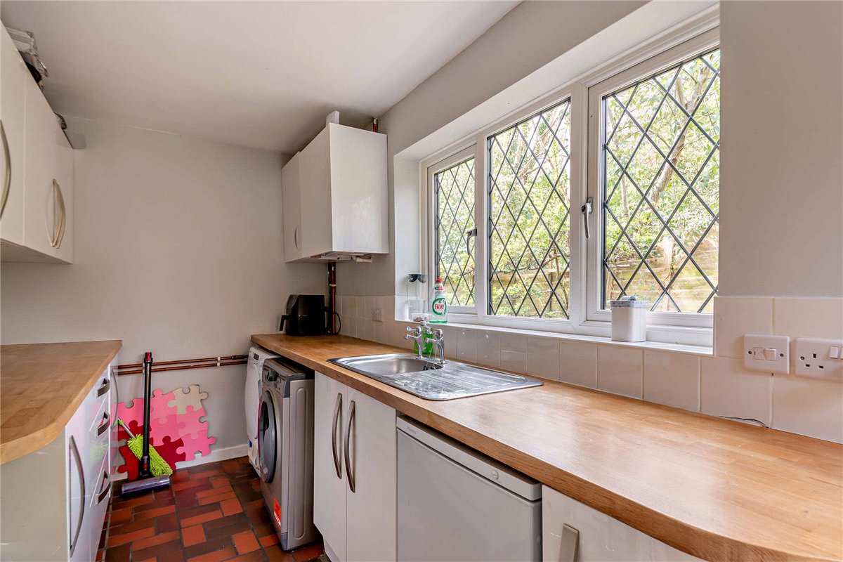 4 bedroom house, Oxford Road, Donnington RG14 - Available