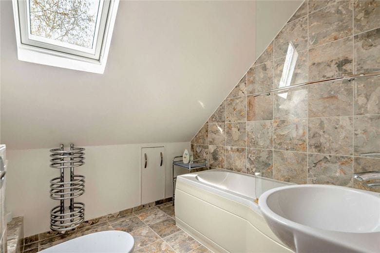 4 bedroom house, Oxford Road, Donnington RG14 - Available