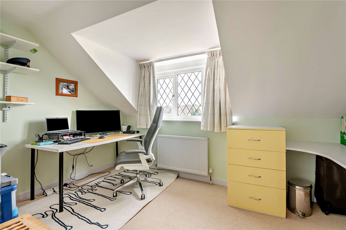 4 bedroom house, Oxford Road, Donnington RG14 - Available