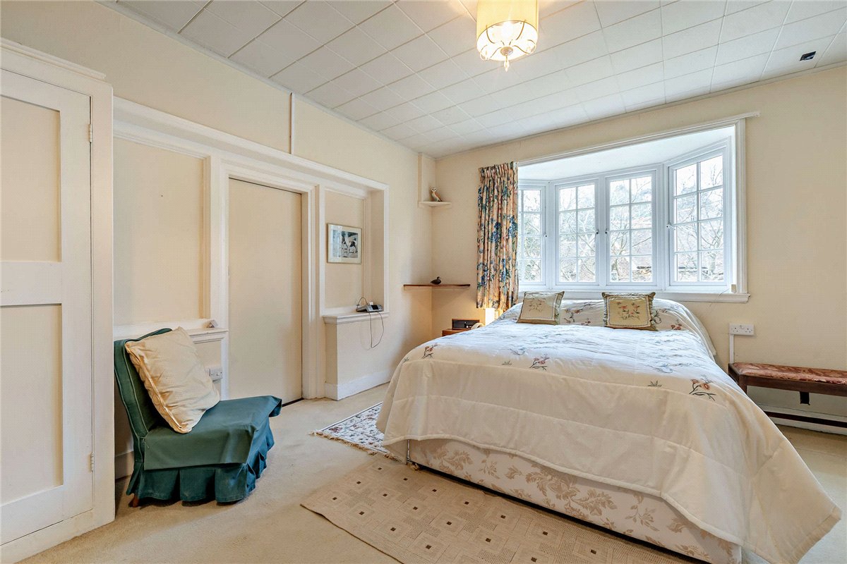 8 bedroom house, Yattendon Road, Hermitage RG18 - Available