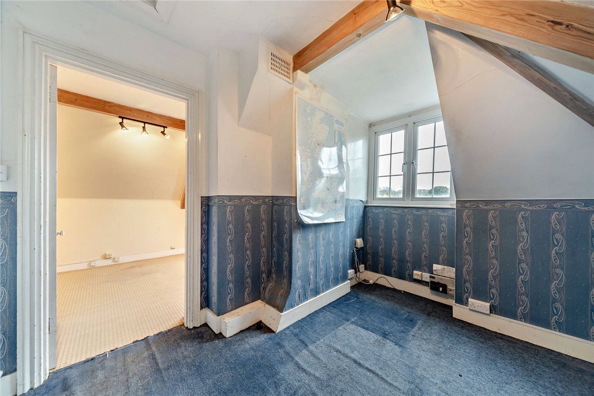 8 bedroom house, Yattendon Road, Hermitage RG18 - Available