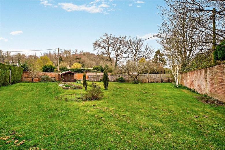 8 bedroom house, Yattendon Road, Hermitage RG18 - Available