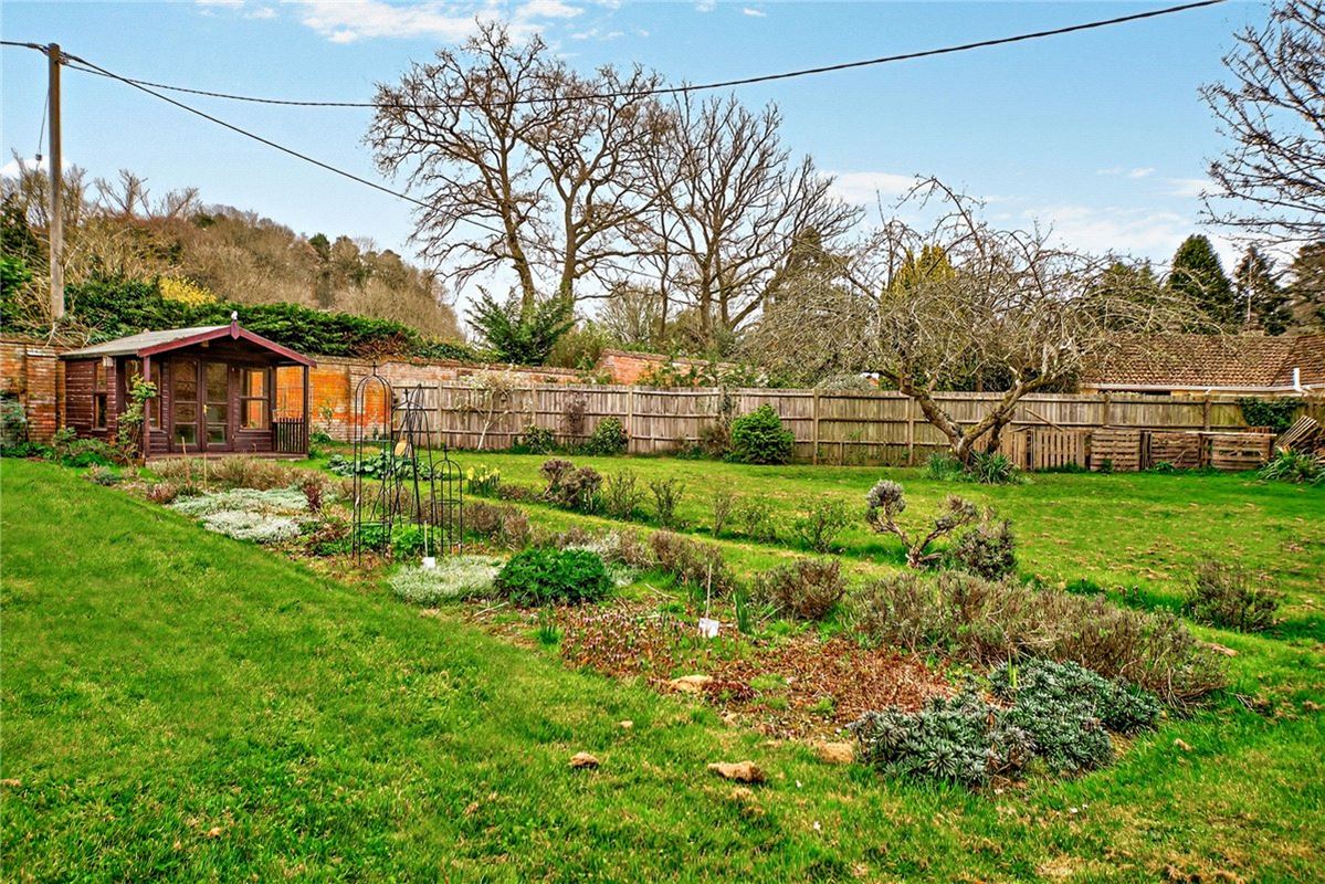 8 bedroom house, Yattendon Road, Hermitage RG18 - Available