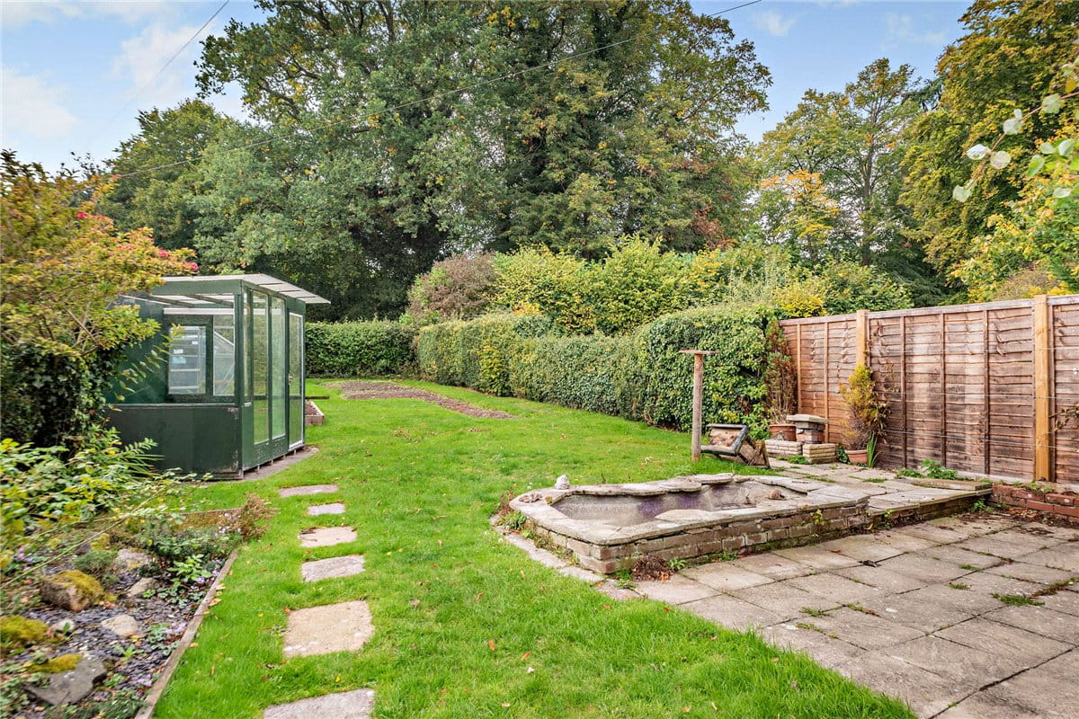 3 bedroom cottage, Rookwood, Stockcross RG20 - Available