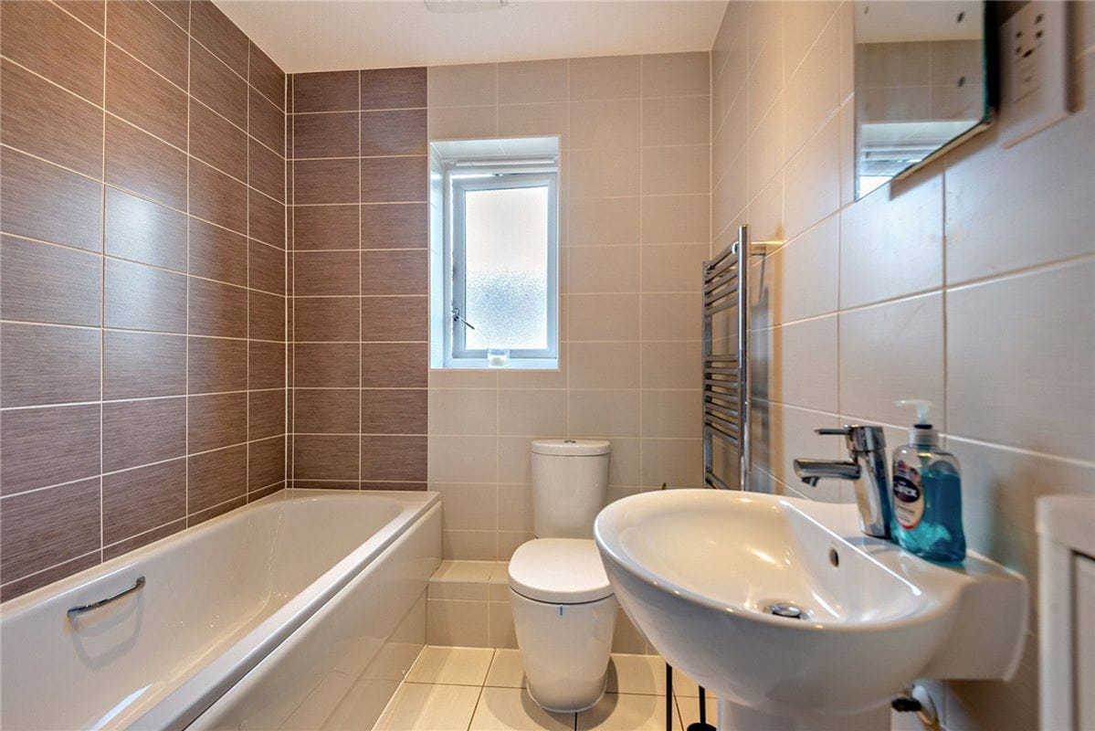 2 bedroom flat, Carpenters Close, Newbury RG14 - Available