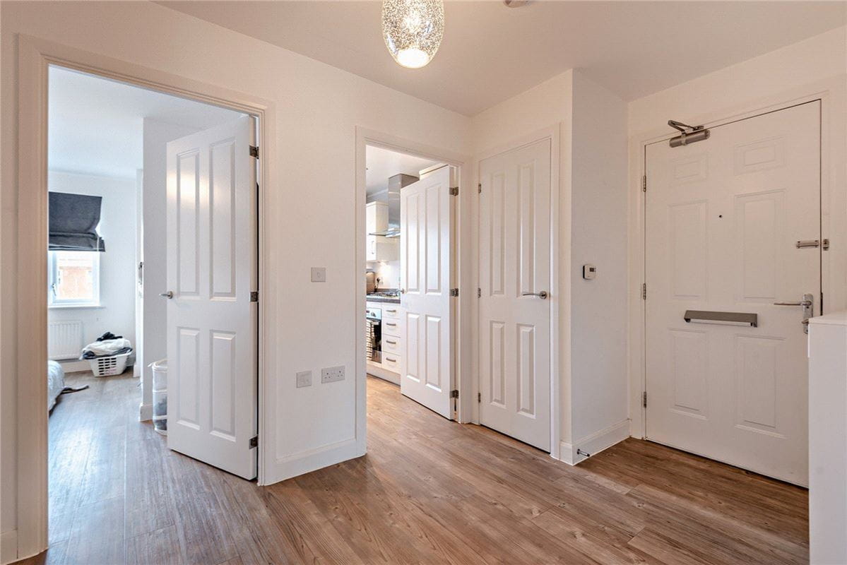 2 bedroom flat, Carpenters Close, Newbury RG14 - Available