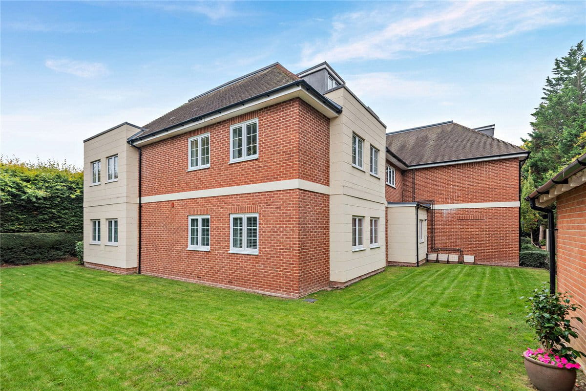 2 bedroom flat, The Dolmans, Shaw RG14 - Available