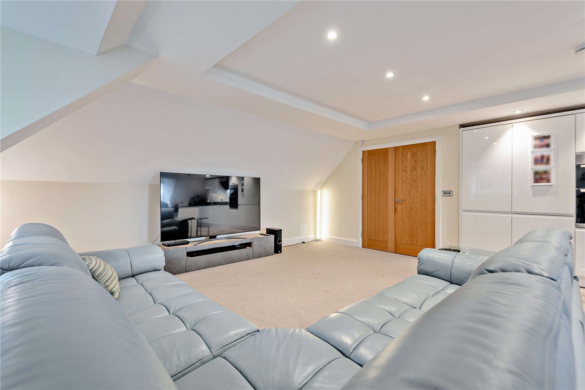 2 bedroom flat, The Dolmans, Shaw RG14 - Available