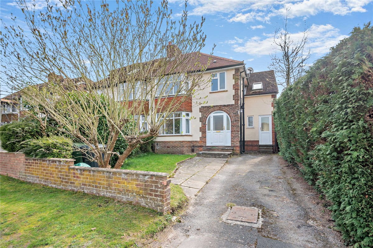 4 bedroom house, Bartlemy Close, Newbury RG14 - Available