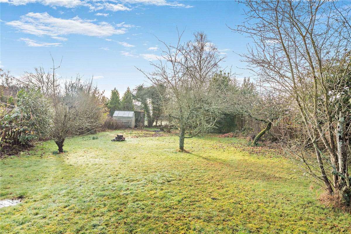 2 bedroom bungalow, Crookham Common Road, Crookham RG19 - Available