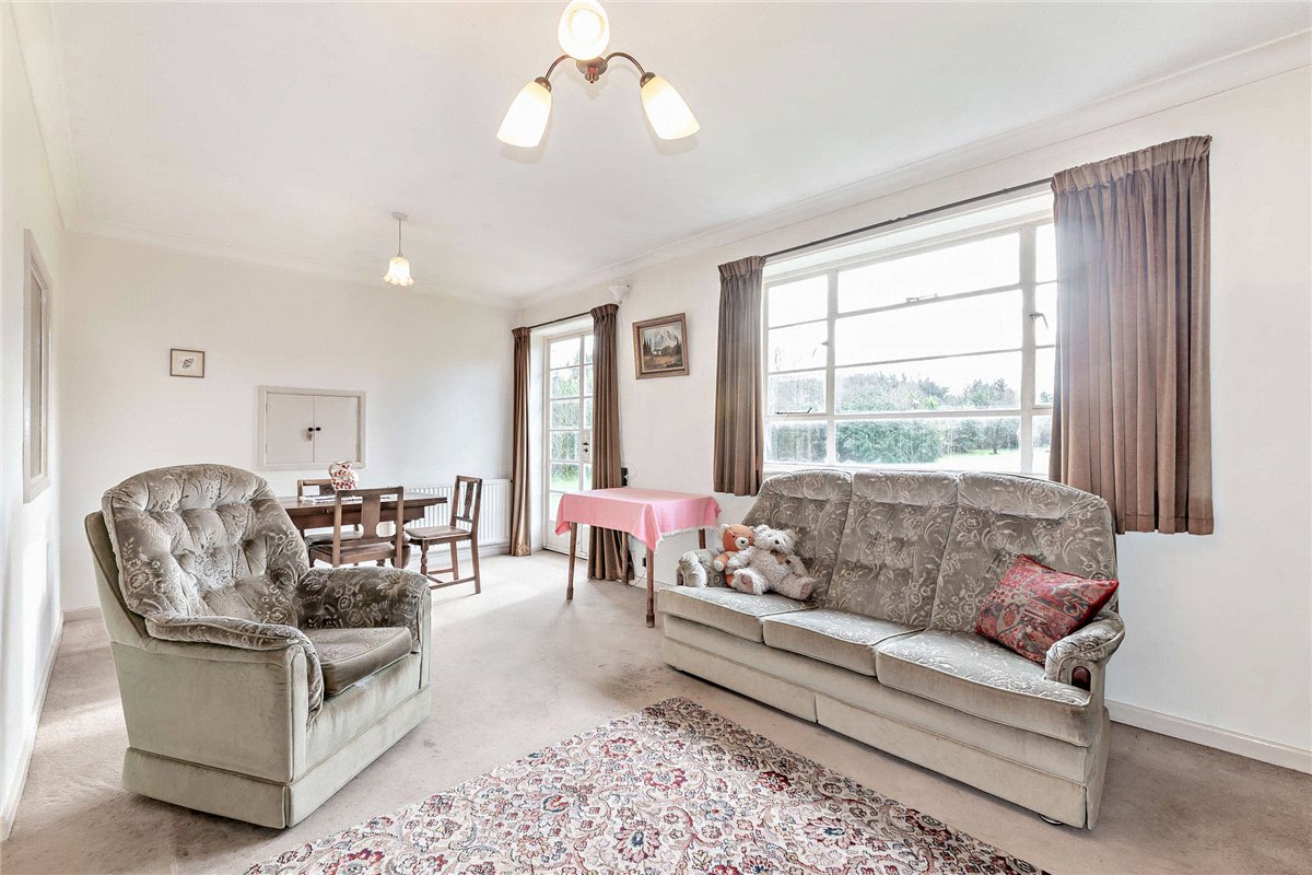 2 bedroom bungalow, Crookham Common Road, Crookham RG19 - Available