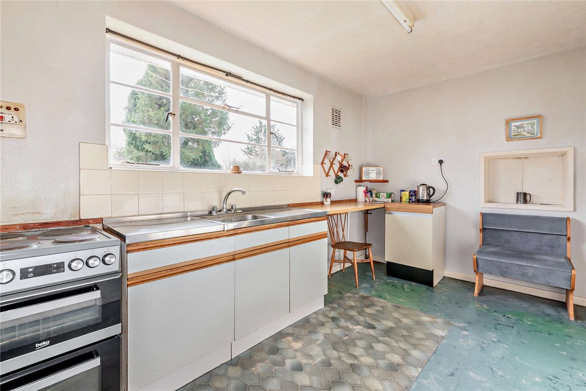 2 bedroom bungalow, Crookham Common Road, Crookham RG19 - Available