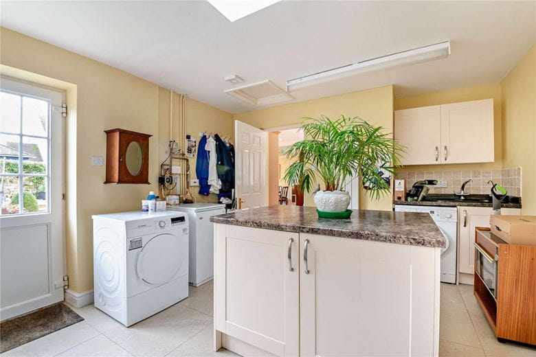 4 bedroom house, Heathfields, Chieveley RG20 - Available