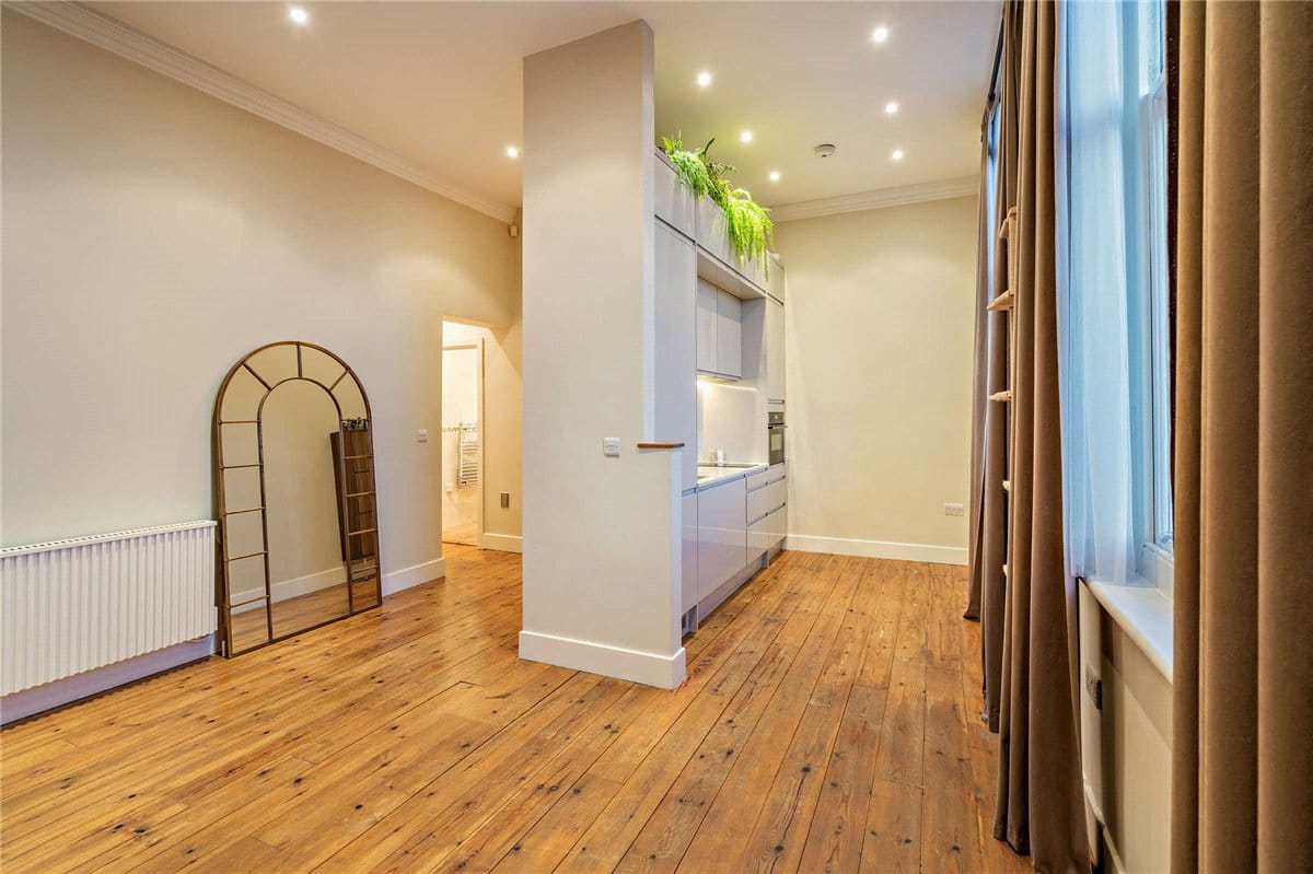 2 bedroom flat, Craven Road, Newbury RG14 - Available