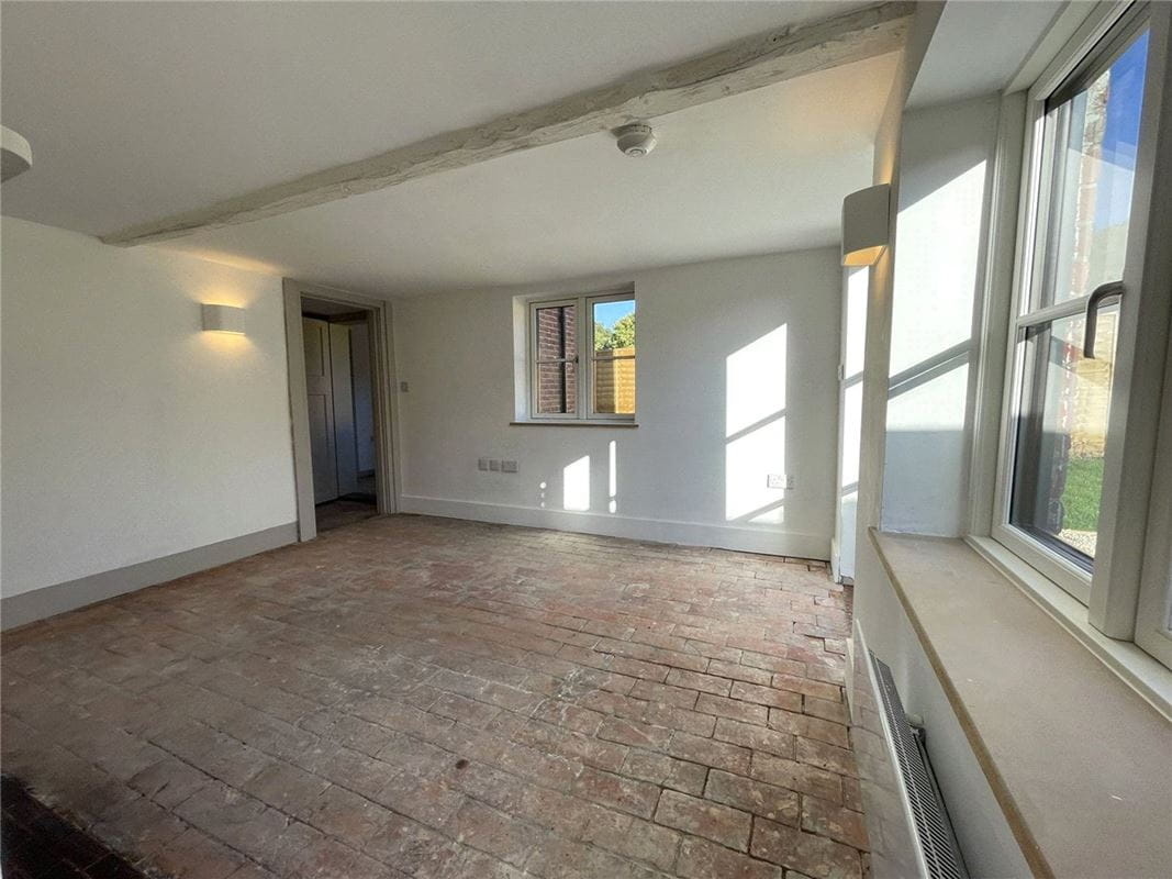 3 bedroom cottage, Enborne Street, Enborne RG14 - Available