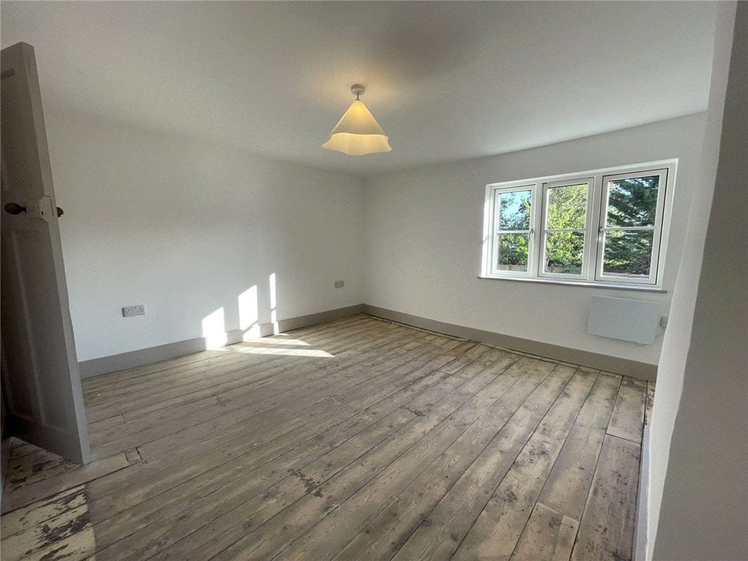 3 bedroom cottage, Enborne Street, Enborne RG14 - Available