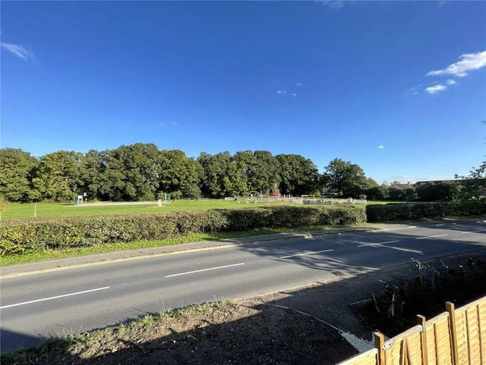 3 bedroom cottage, Enborne Street, Enborne RG14 - Available