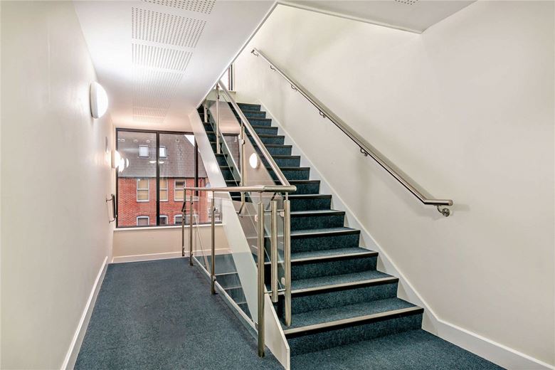 2 bedroom flat, West Street, Newbury RG14 - Available