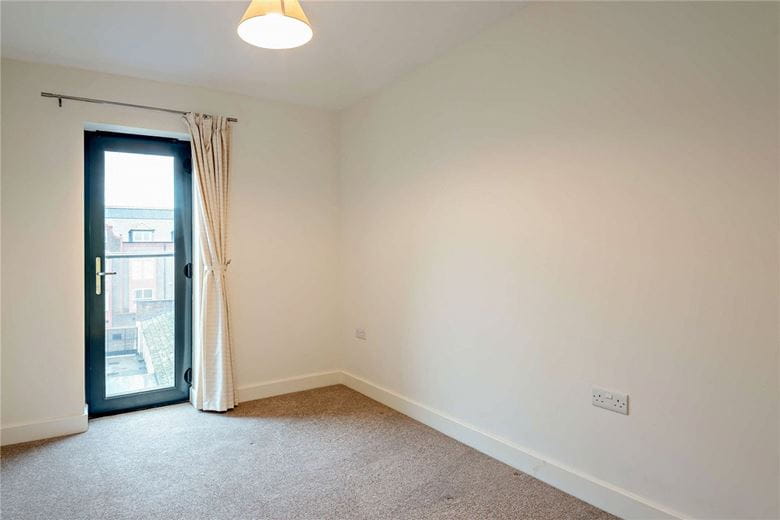 2 bedroom flat, West Street, Newbury RG14 - Available