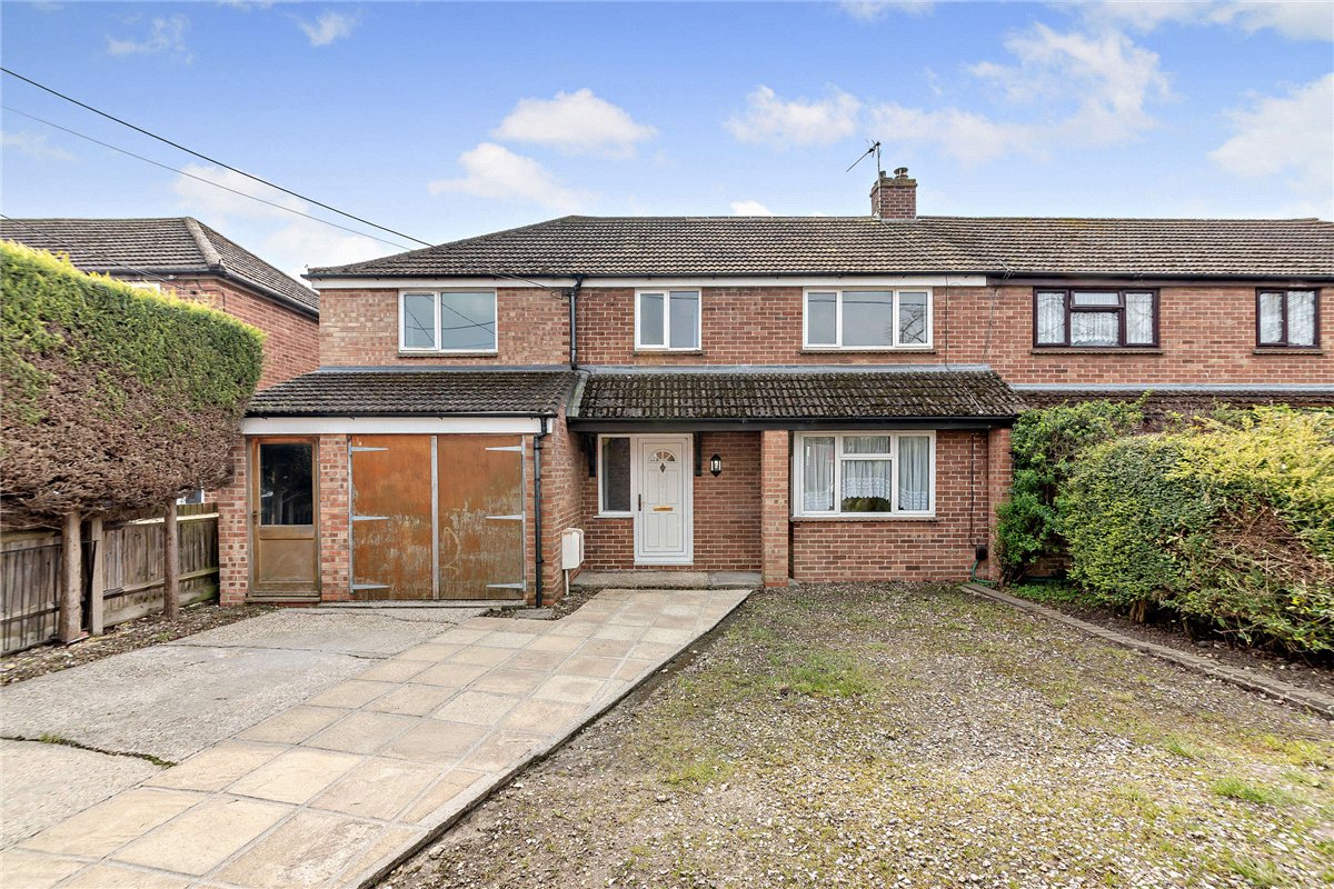 4 bedroom house, Sagecroft Road, Thatcham RG18 - Available