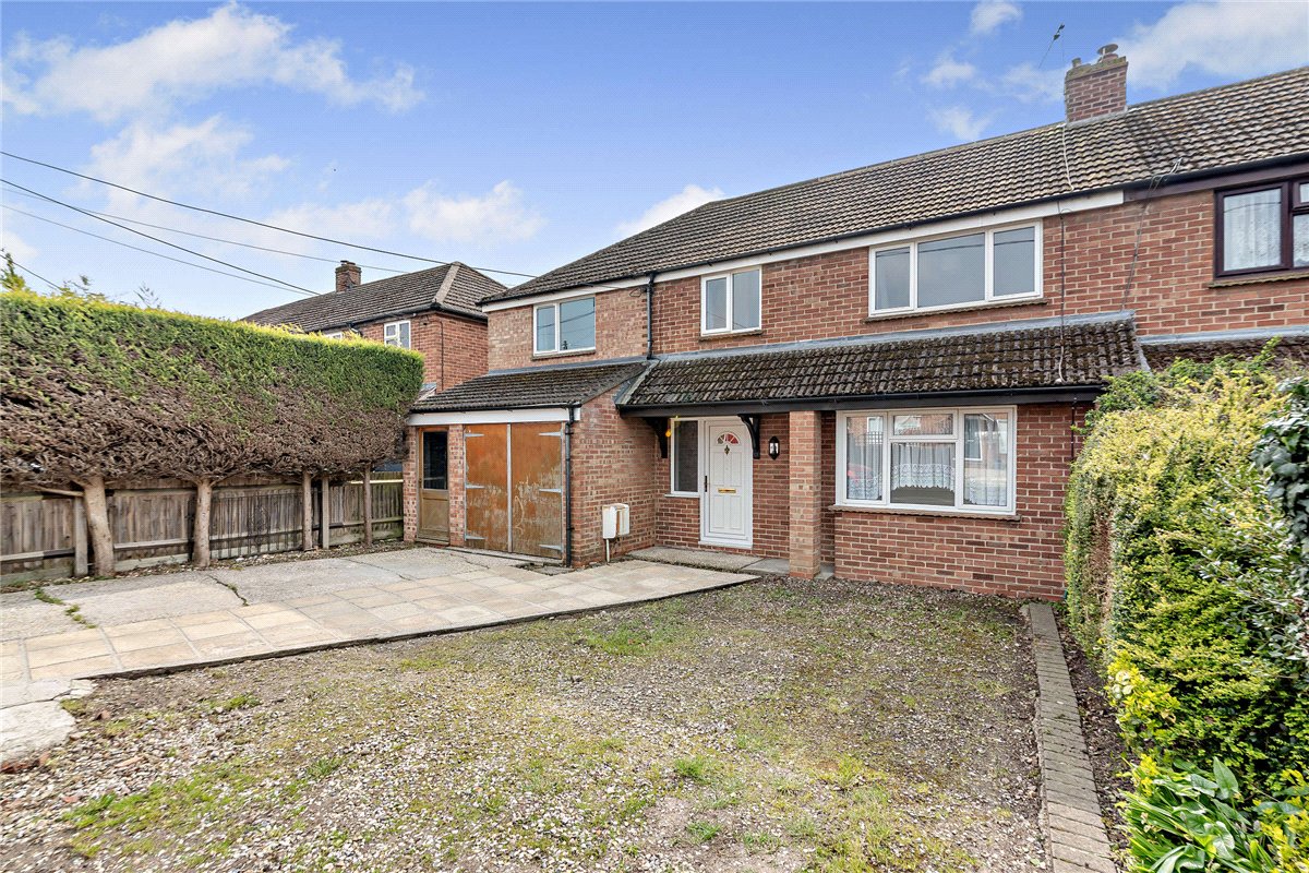 4 bedroom house, Sagecroft Road, Thatcham RG18 - Available