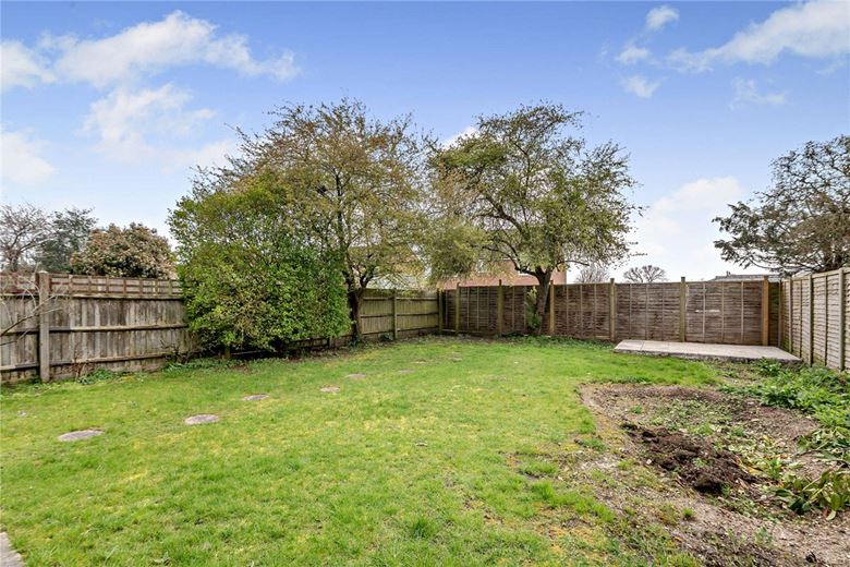 4 bedroom house, Sagecroft Road, Thatcham RG18 - Available