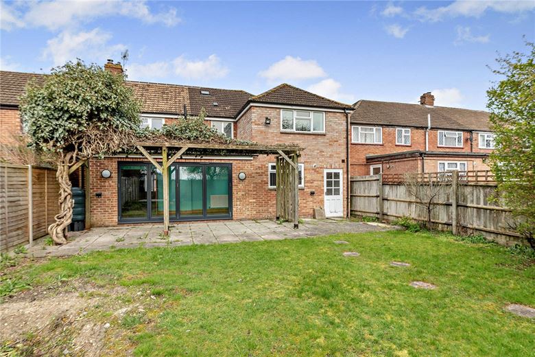 4 bedroom house, Sagecroft Road, Thatcham RG18 - Available