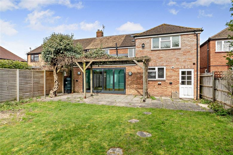 4 bedroom house, Sagecroft Road, Thatcham RG18 - Available