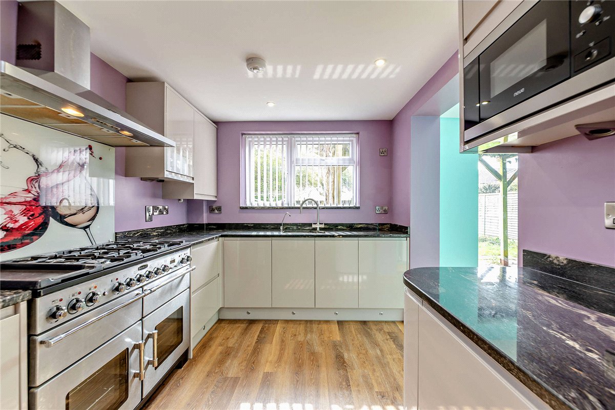 4 bedroom house, Sagecroft Road, Thatcham RG18 - Available