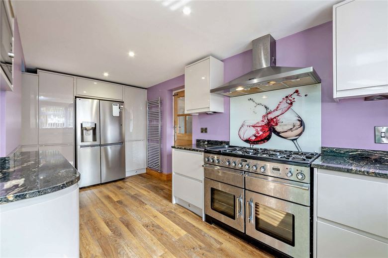 4 bedroom house, Sagecroft Road, Thatcham RG18 - Available