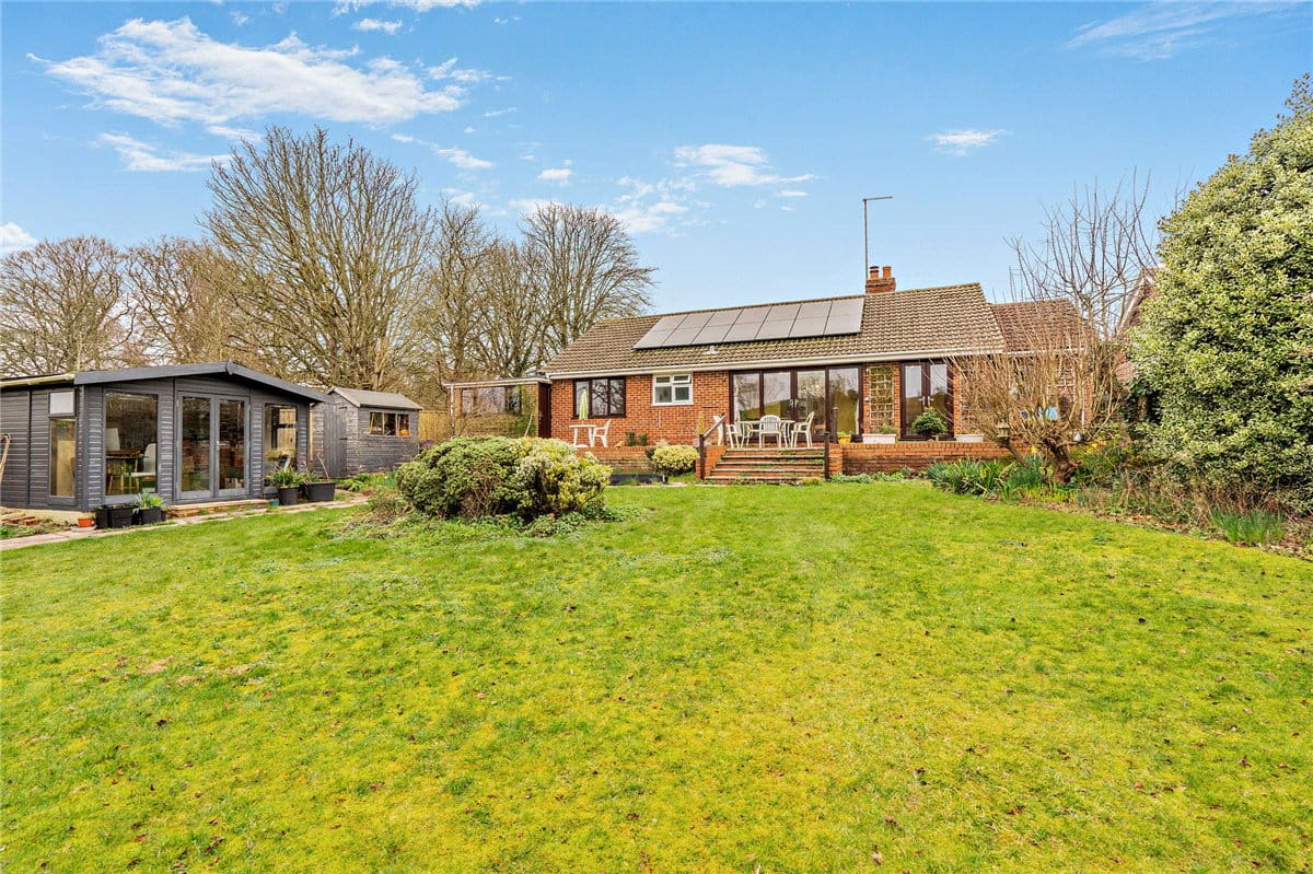 3 bedroom bungalow, Downs Close, Eastbury RG17 - Available