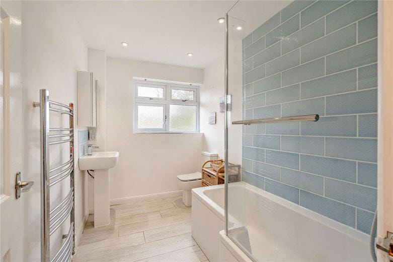 3 bedroom bungalow, Downs Close, Eastbury RG17 - Available