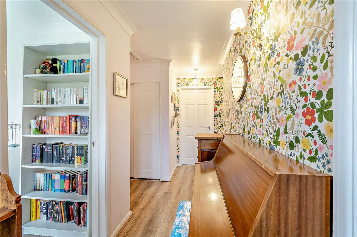 3 bedroom bungalow, Downs Close, Eastbury RG17 - Available