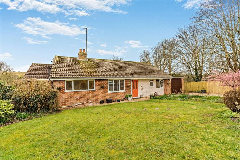 3 bedroom bungalow, Downs Close, Eastbury RG17 - Available