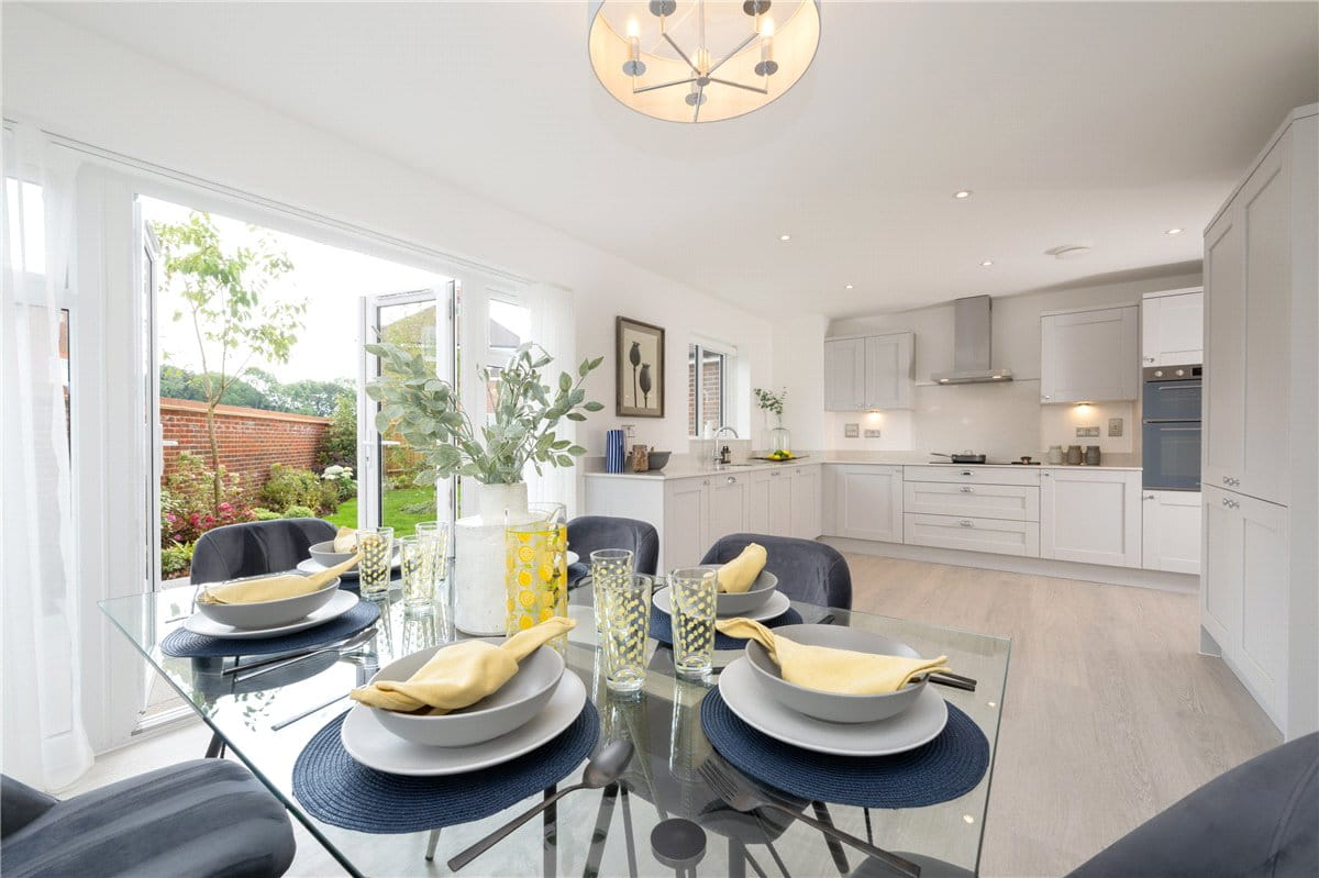 4 bedroom house, Princess Gardens, Bishops Green RG20 - Available