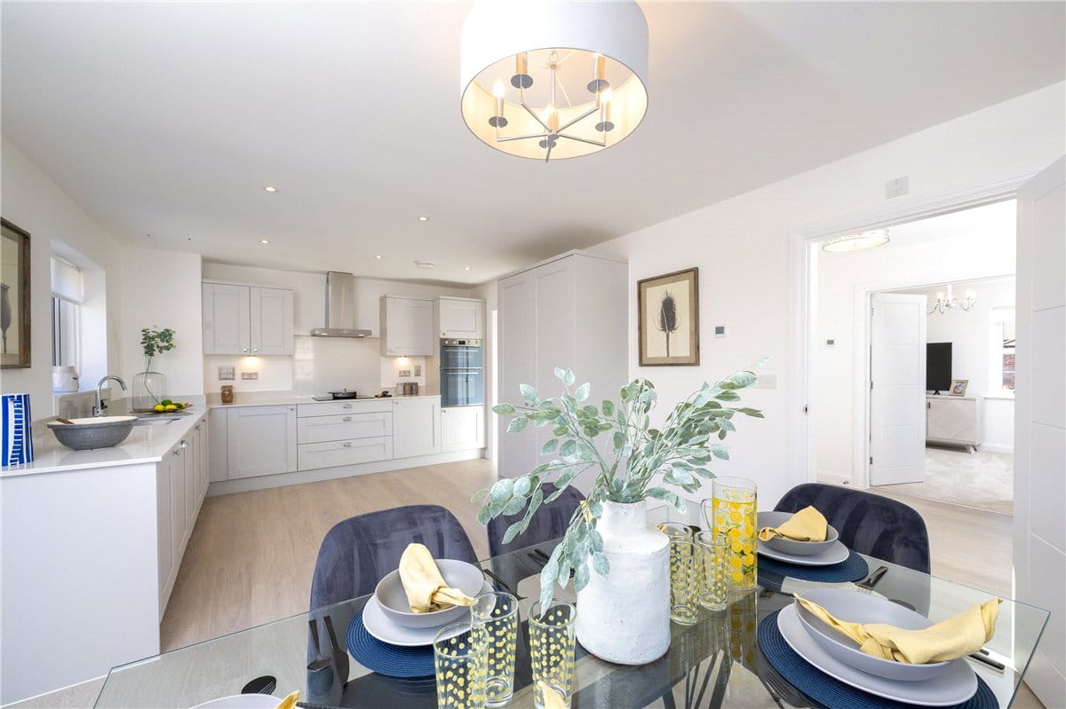 4 bedroom house, Princess Gardens, Bishops Green RG20 - Available