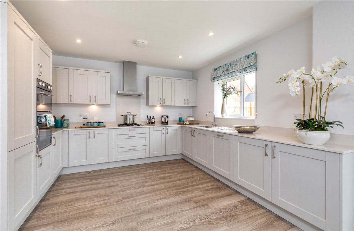 3 bedroom house, Princess Gardens, Bishops Green RG20 - Available