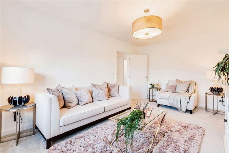 4 bedroom house, Princess Gardens, Bishops Green RG20 - Available