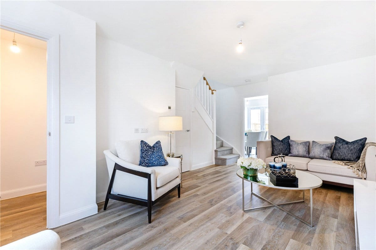 2 bedroom house, Princess Gardens, Bishops Green RG20 - Available