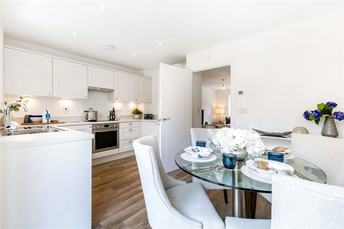 2 bedroom house, Princess Gardens, Bishops Green RG20 - Available