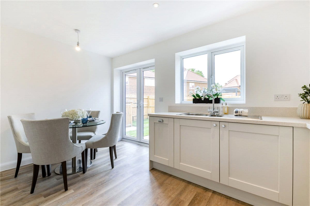 2 bedroom house, Princess Gardens, Bishops Green RG20 - Available