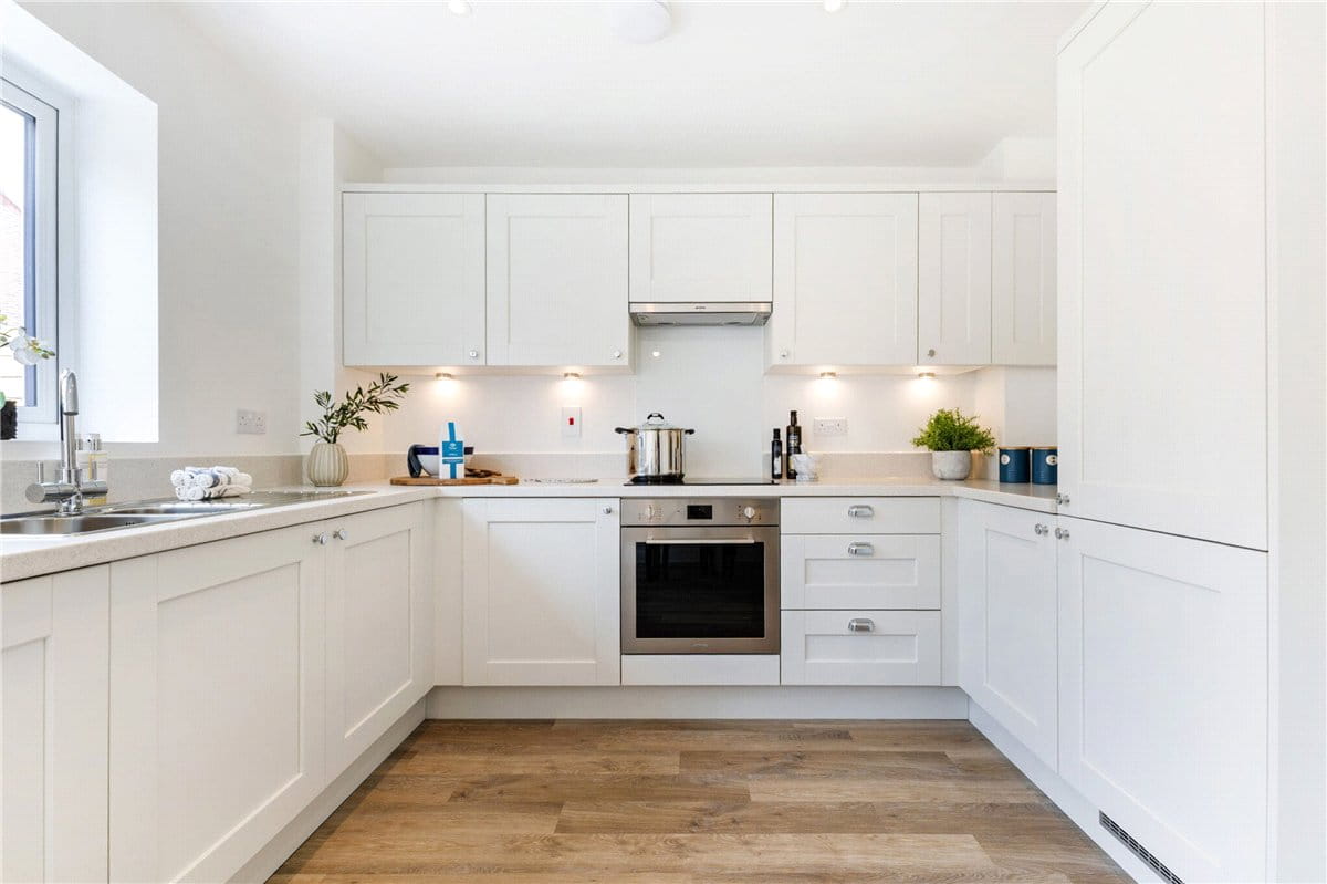 2 bedroom house, Princess Gardens, Bishops Green RG20 - Available